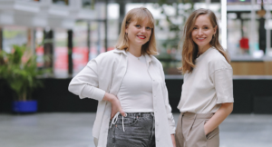 Claire Siegert und Victoria Arnhold